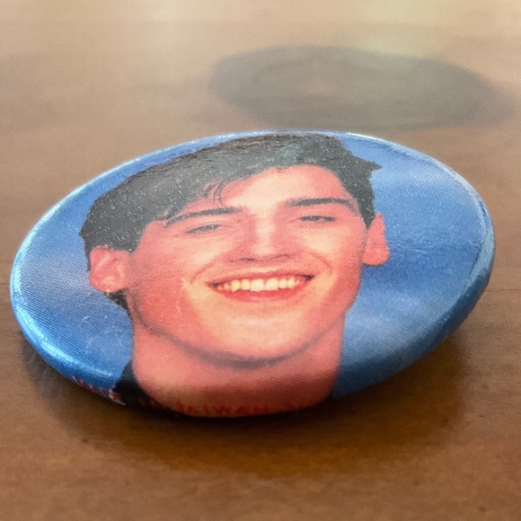 NKOTB 🎶 NEW KIDS ON THE BLOCK 🎶 JONATHAN KNIGHT Retro Button Pin - Picture 2 of 3
